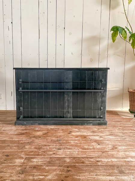 W1200サイズの小さなカウンター、テーブルくらいの高さです。