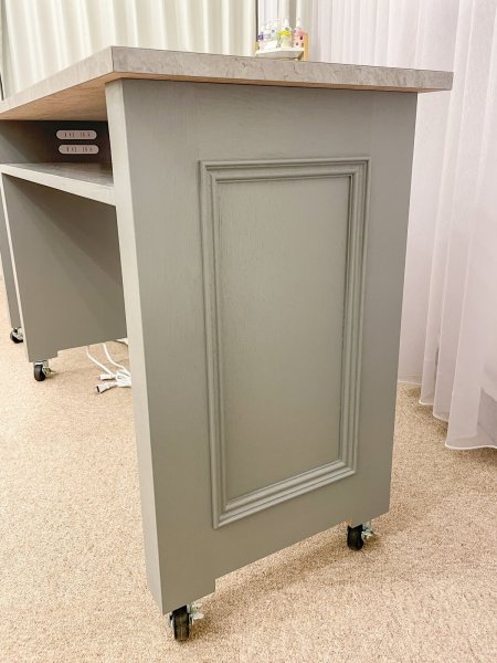 お好みでキャスターの設置も可能です。