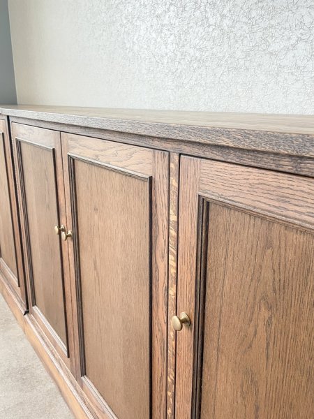 キャビネットの上に商品をディスプレイして