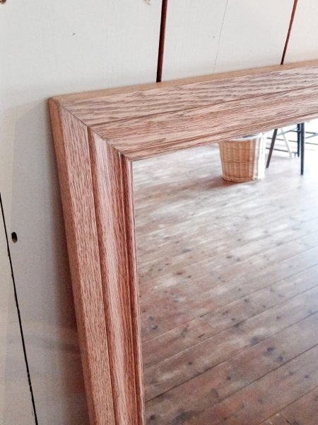 オーク材をモールディング装飾したアンティーク調ミラー