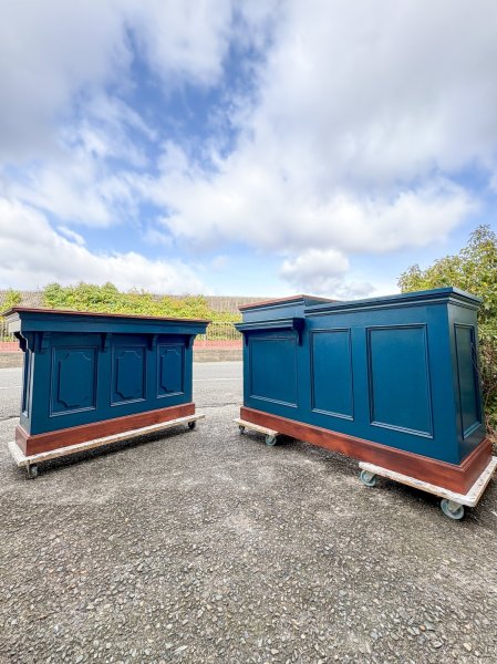 ショーケースカウンターといっしょに特注製作させていただきました。