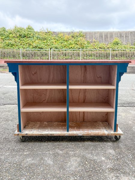 内側には可動棚収納を作らせていただきました。