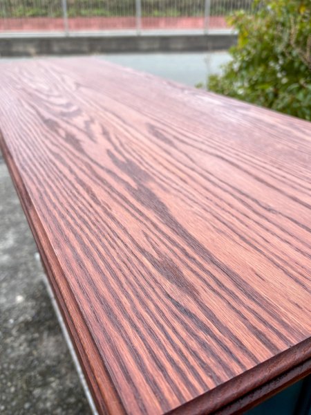 天然木の重厚な質感が素敵なカウンターテーブル