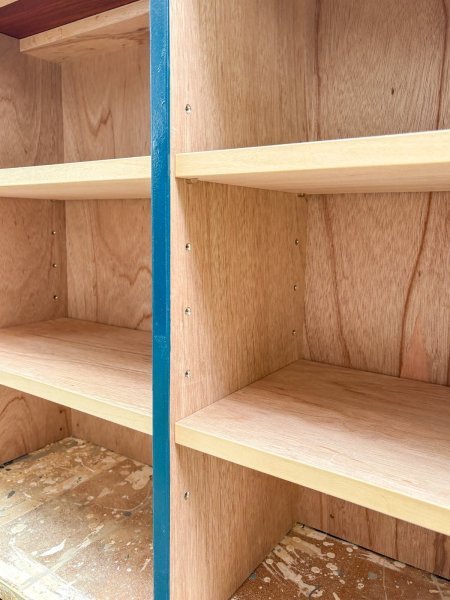 高さ変更のできる棚。