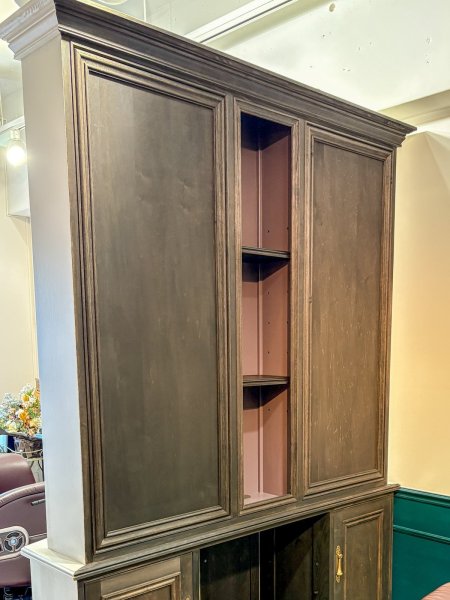 背面上段は、中央部にオープン棚