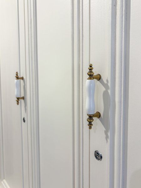 可愛い陶器の取っ手を持ち込んでいただきました。