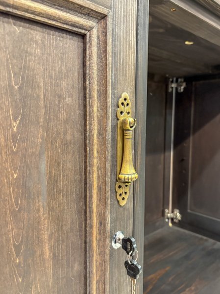 真鍮取っ手は100種類以上のデザインから選べます。