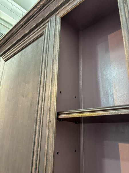 豪華なモールディング装飾を施しました。