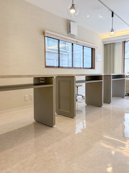 写真サイズはW1200×D450mm、ネイルテーブルをサイズオーダーいたします。