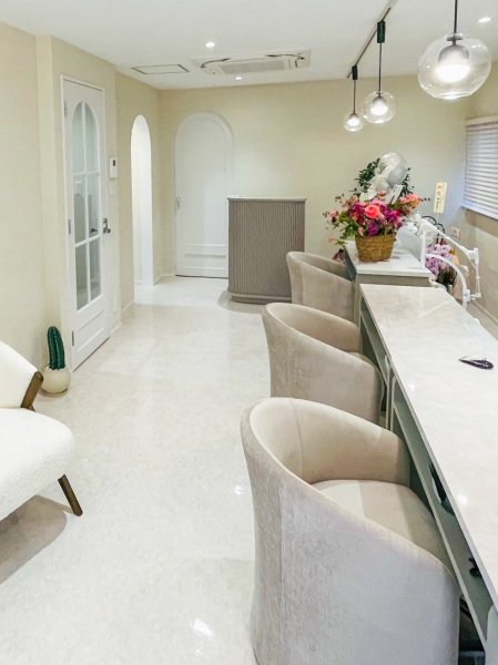 ネイルサロン向けの店舗家具製作お任せ下さい。