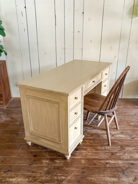 奥行きが60cm広々使える書斎机