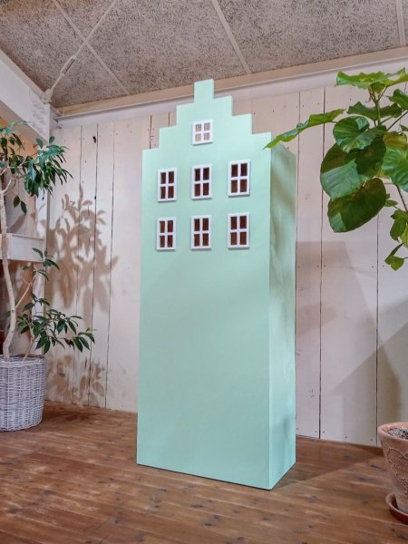 マンハッタンのビルのシルエットをイメージした収納棚