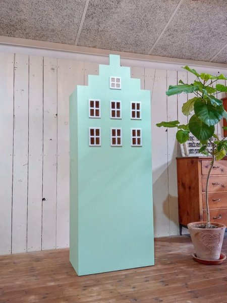 様々な形の家具をオーダーメイドで制作します。