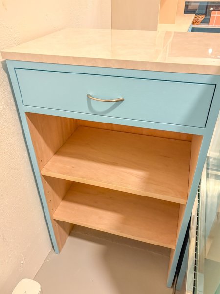 内側の収納は引出しや可動棚を自由に選べます。