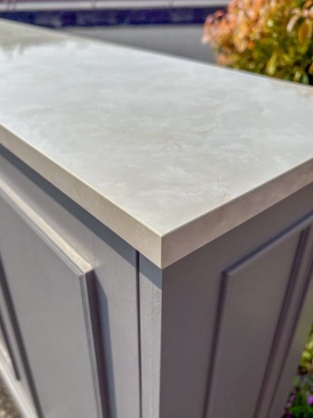 大理石のガラスは基本4種類を用意しております。