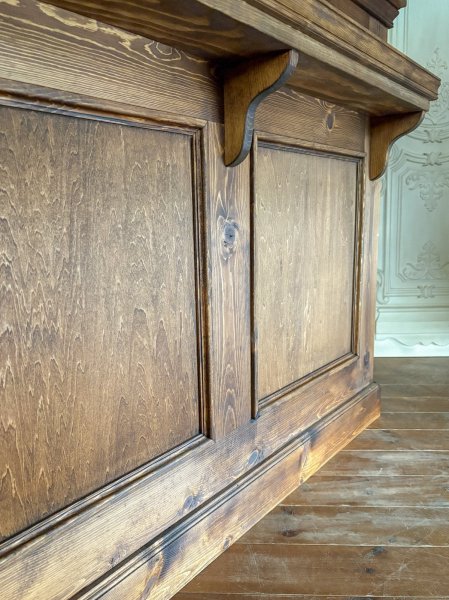 モールディングを使ったアンティーク調デザインの装飾