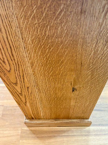 ホワイトオークは硬く丈夫で美しい木目が特徴。