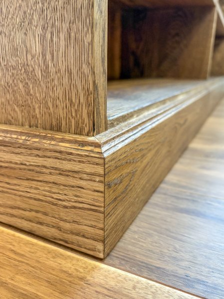 足元巾木もモールディングカット。