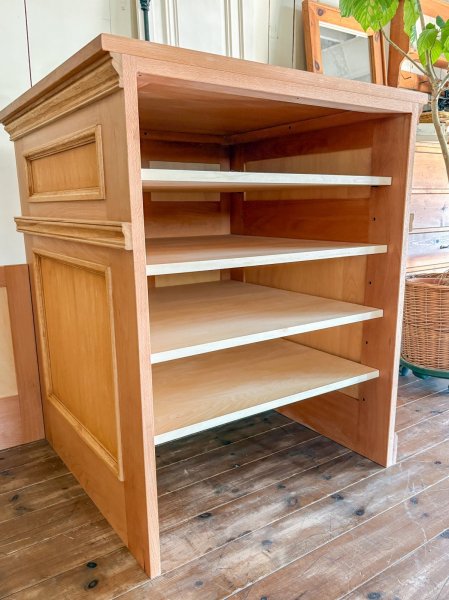 レジ台の収納部分は引き出しや棚が選べます。