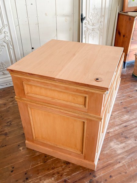 写真はクリア色、ウッドカラーは8色を用意しております。