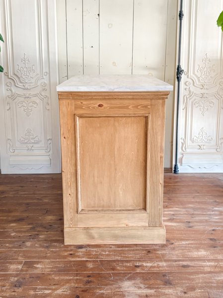 側面も框飾りで仕上げました。