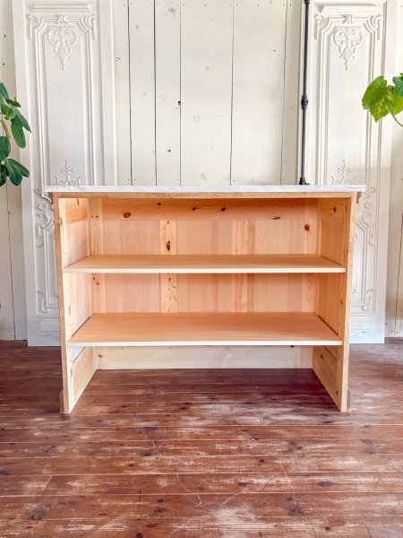 内側の収納は、棚、扉、引出しなどカスタマイズできます。