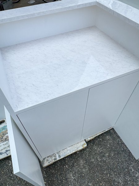 W850収納カウンターの内側、扉収納を設置。