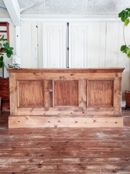 写真はW1700mm幅のレジカウンター件作業テーブル