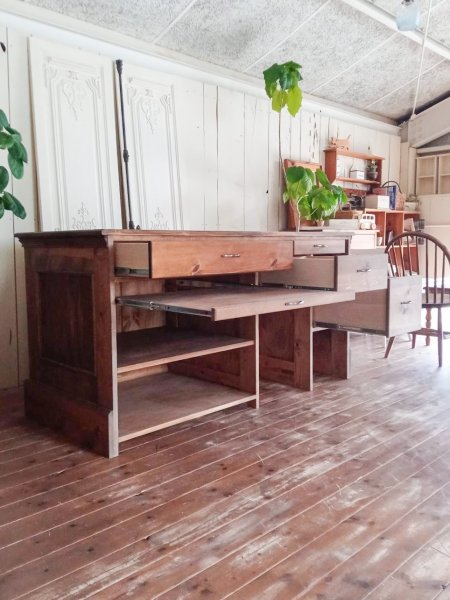 広いスライドテーブル。