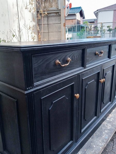 モールディングを使った立体的で豪華なデザイン。