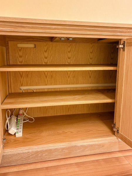 左端収納、中はつながっています。