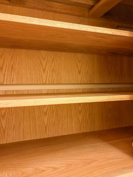 スリット型の配線孔