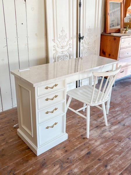 大理石天板のドレッサーテーブル