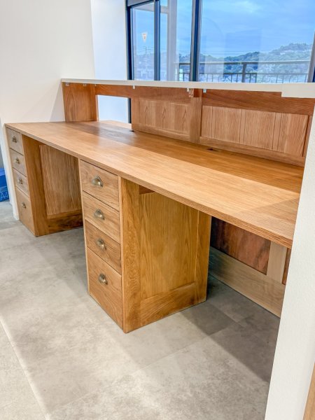 内側の収納は業務に応じて自由にカスタマイズできます。