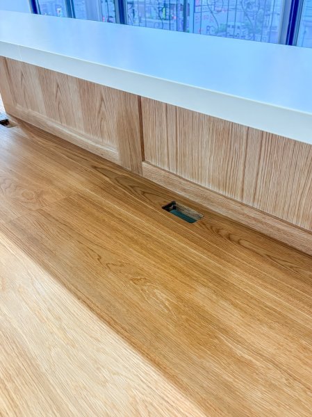 天板の配線孔など細かな仕様変更も気軽にご相談ください。