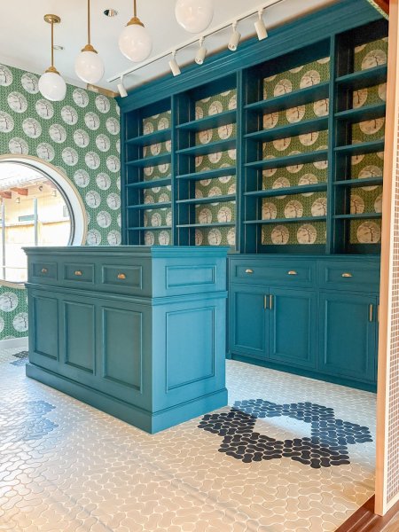 総幅W3400mm、高さ2650の大きな壁面棚