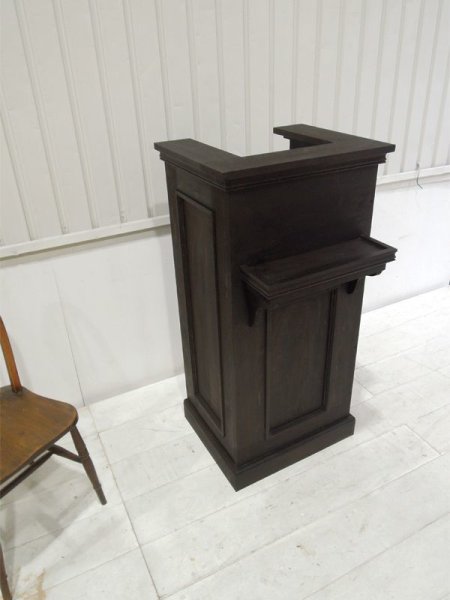 写真はパイン材のバーンドブラウン色仕上げの大人っぽい仕上がり。