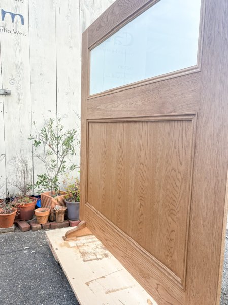 美容室やネイルサロンなど、視線の間仕切りに活躍します。