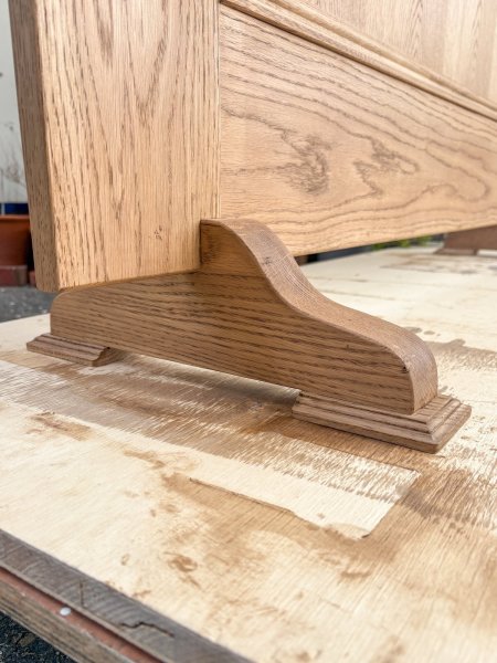 しっかりした足でパーテーションを支えます。