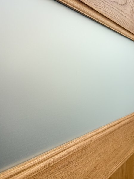 すりガラスで向こう側が見えません。