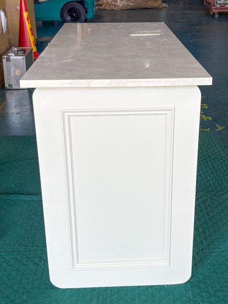 奥行き550mmと市販品よりも大きくサイズオーダー致しました。