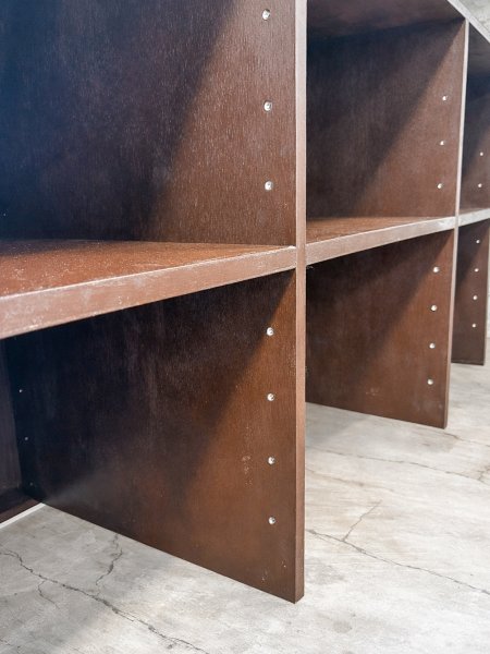 内側の収納は可動棚、引出しなど自由にカスタマイズできます。