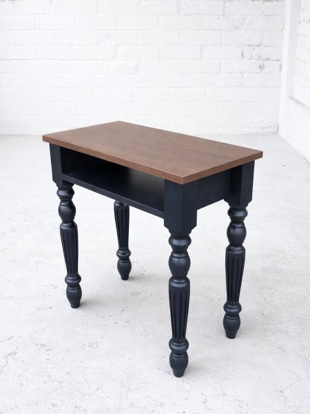 アンティーク調デザインのネイルデスク製作お任せ下さい。