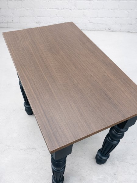 こちらの天板はウォールナットの木目調メラミン合板TJ-2063K