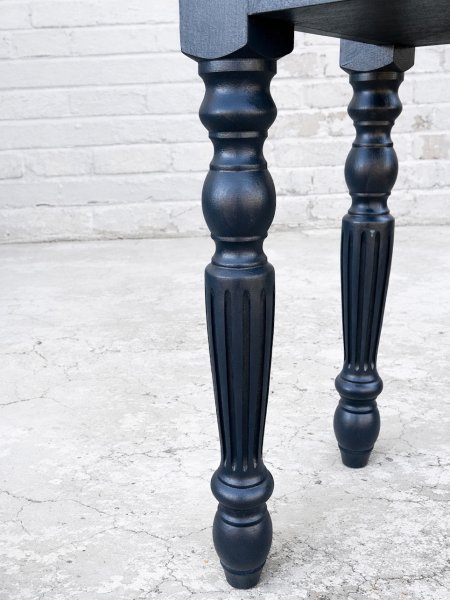 こちらはろくろ足「ストライプ」、その他の数種類のデザインがございます。