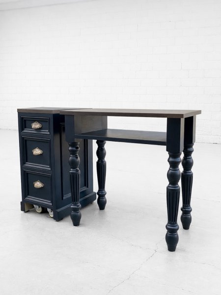 こちらはワゴンをセットで製作した様子。