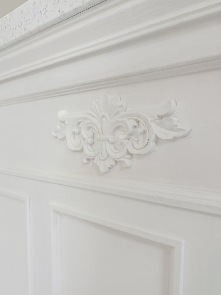 目を引くウッドデコレーション。複数のデザインがあります。