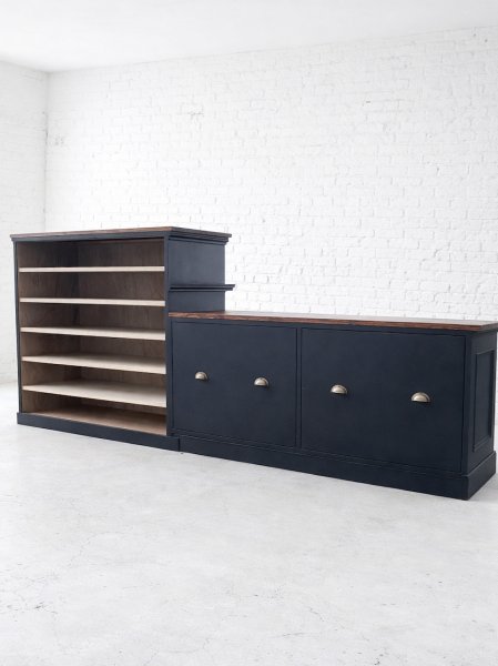 内側の収納は棚や引出し、扉収納などカスタマイズできます。