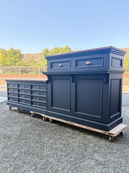 おしゃれな店舗什器をオーダーメイド製作しております。