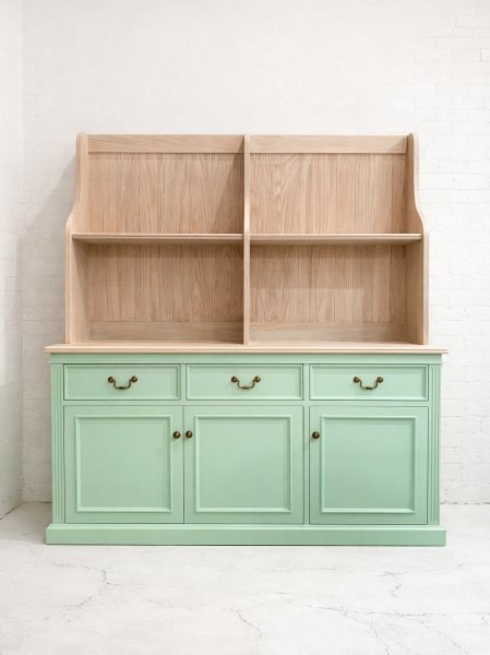 フランスアンティーク家具をイメージしたディスプレイシェルフ